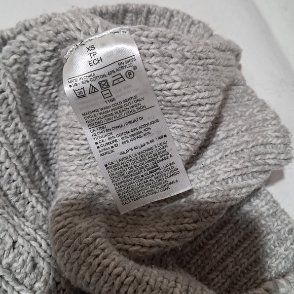 Old Navy Light Gray Cable Knit Sweater - Picture 6 of 9